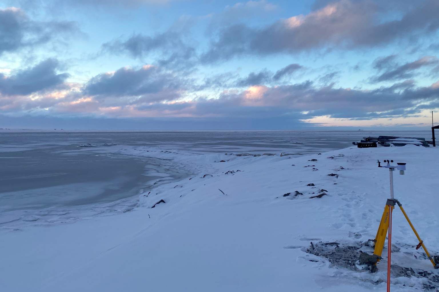 Peña Castro and his colleagues used a 37.4-kilometer (23.2-mile) section of an existing fiber-optic cable deployed off Oliktok Point in Alaska.