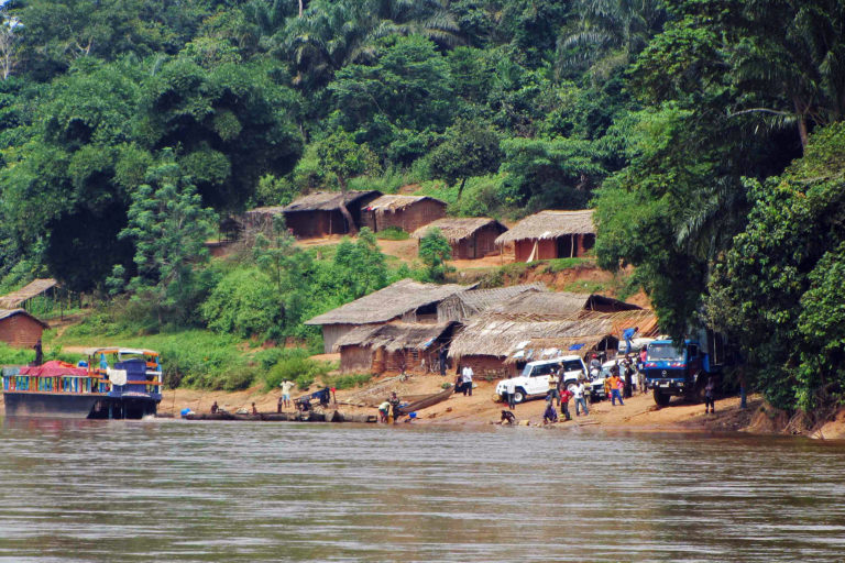People wait on the Kasai bank to cross the river.