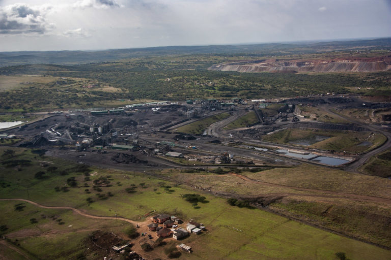 Tendele mine, Somkhele. Image by Rob Symons via Flickr (CC BY-NC-ND 2.0)